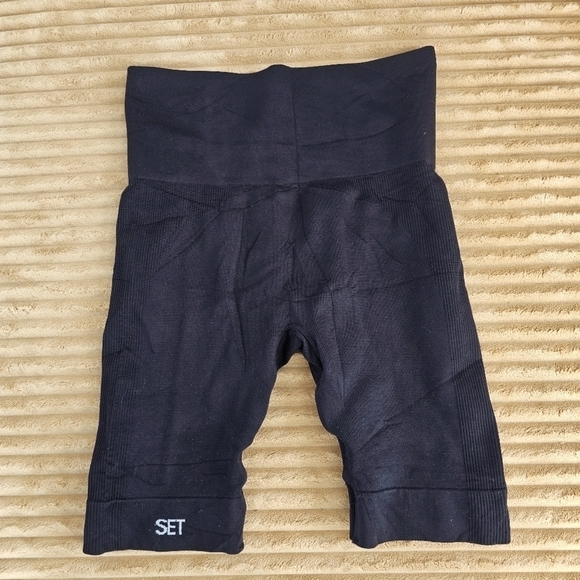 SET Active Black Biker Shorts - Picture 2 of 4